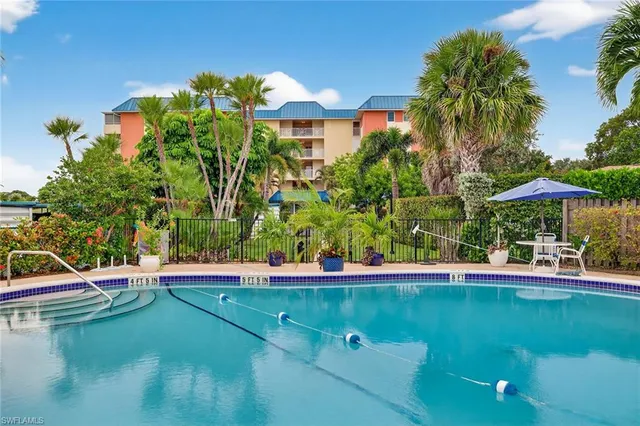 $190,000 | 200 Pebble Beach Boulevard, Unit D406, Naples, FL 34113