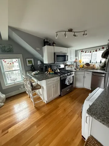 $3,345 | 287 Beacon Street, Unit 2, Somerville, MA 02143