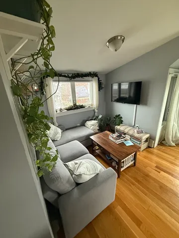$3,345 | 287 Beacon Street, Unit 2, Somerville, MA 02143