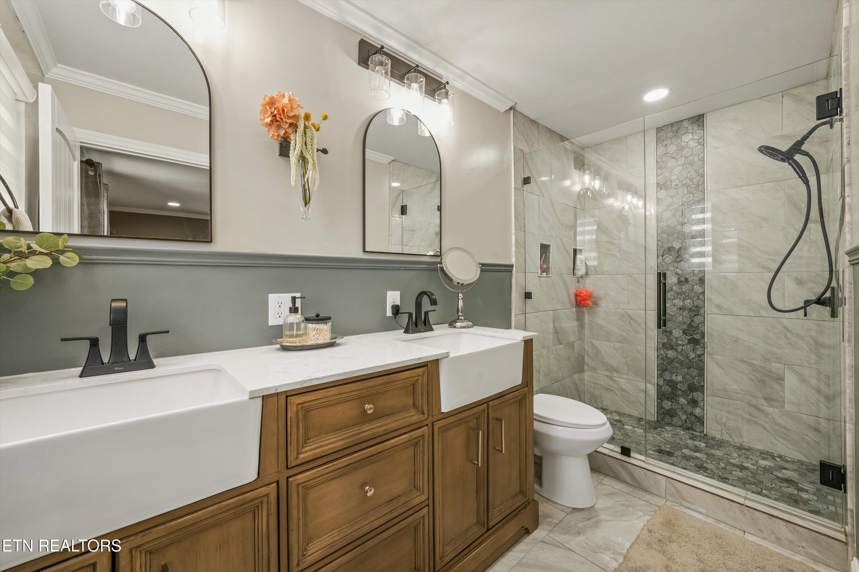 429 Old Glory Road Maryville, TN 37801 - Photo 22 of 57 Updated Second Full Bathroom on Main