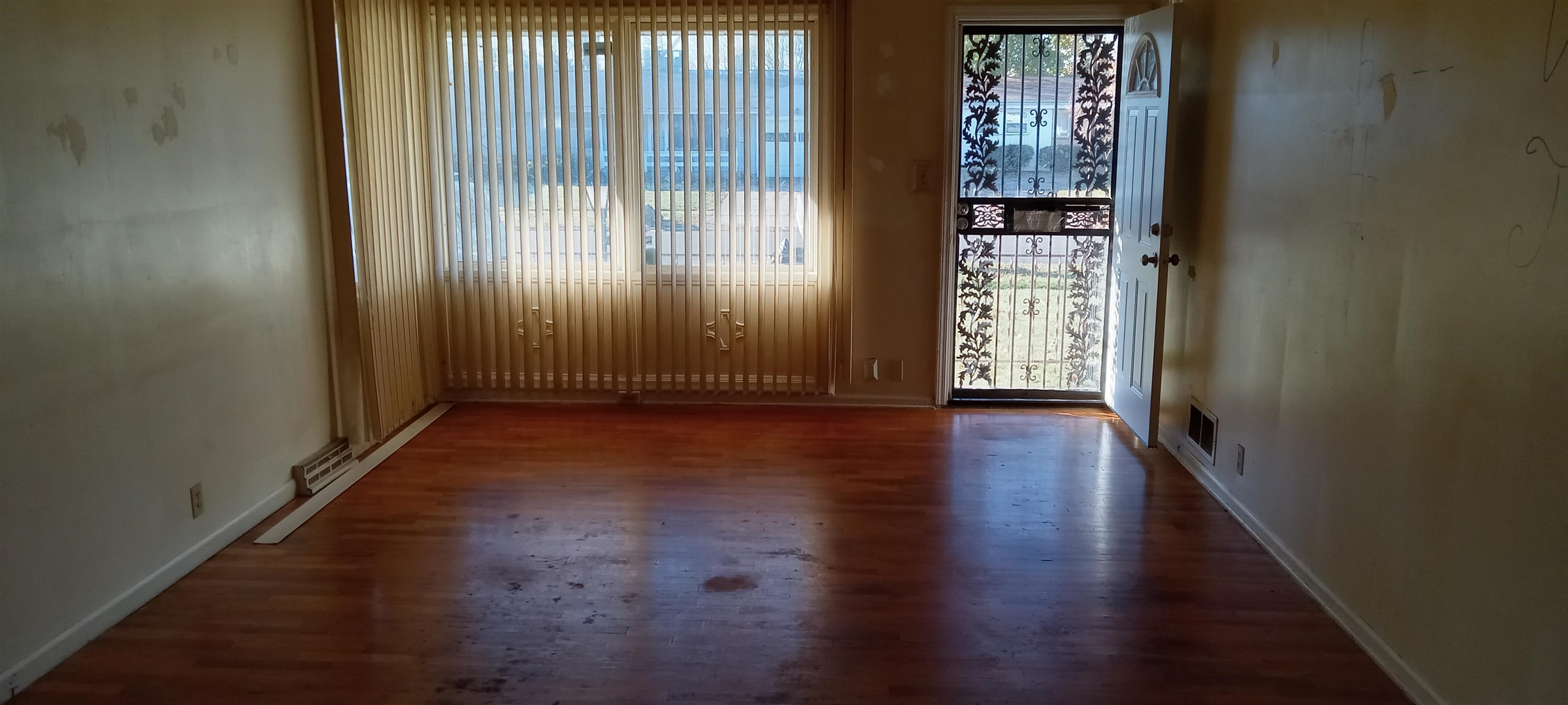 3306 Mackin Road Flint, MI 48504 - Photo 2 of 8 50127585-2.JPG