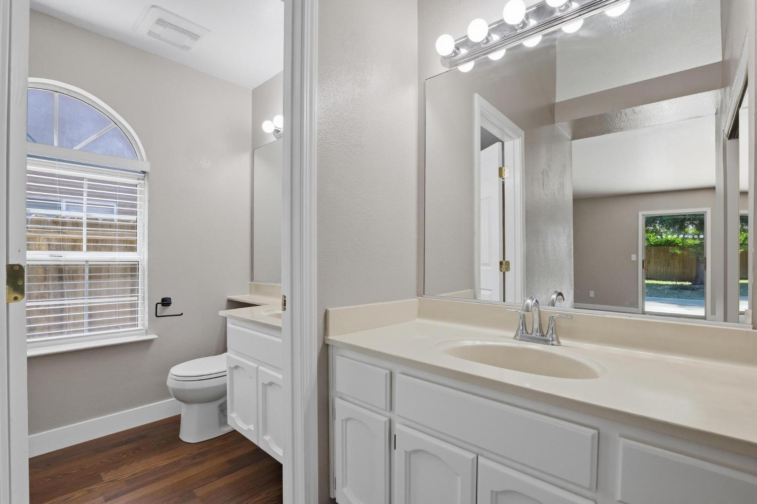 620 Teesdale Road Yuba City, CA 95991 - Photo 34 of 48 Primary Bath with Double Sinks