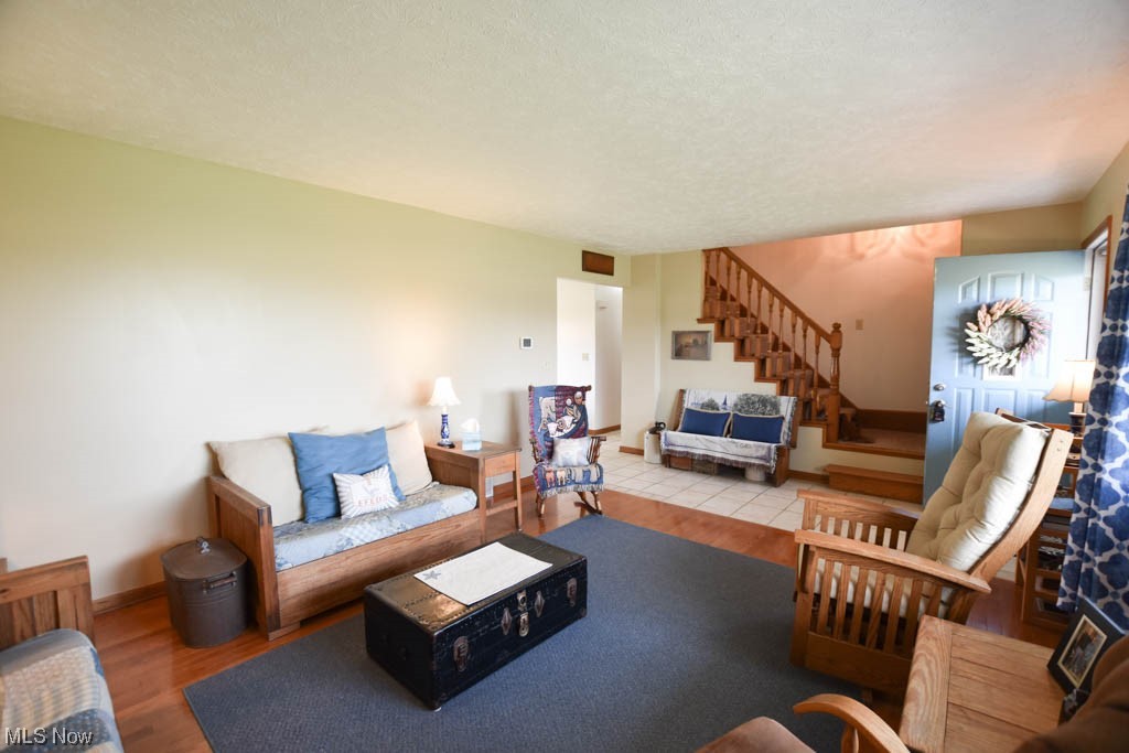 2393 Fulton Road Wooster, OH 44691 - Photo 3 of 35 Living Room
