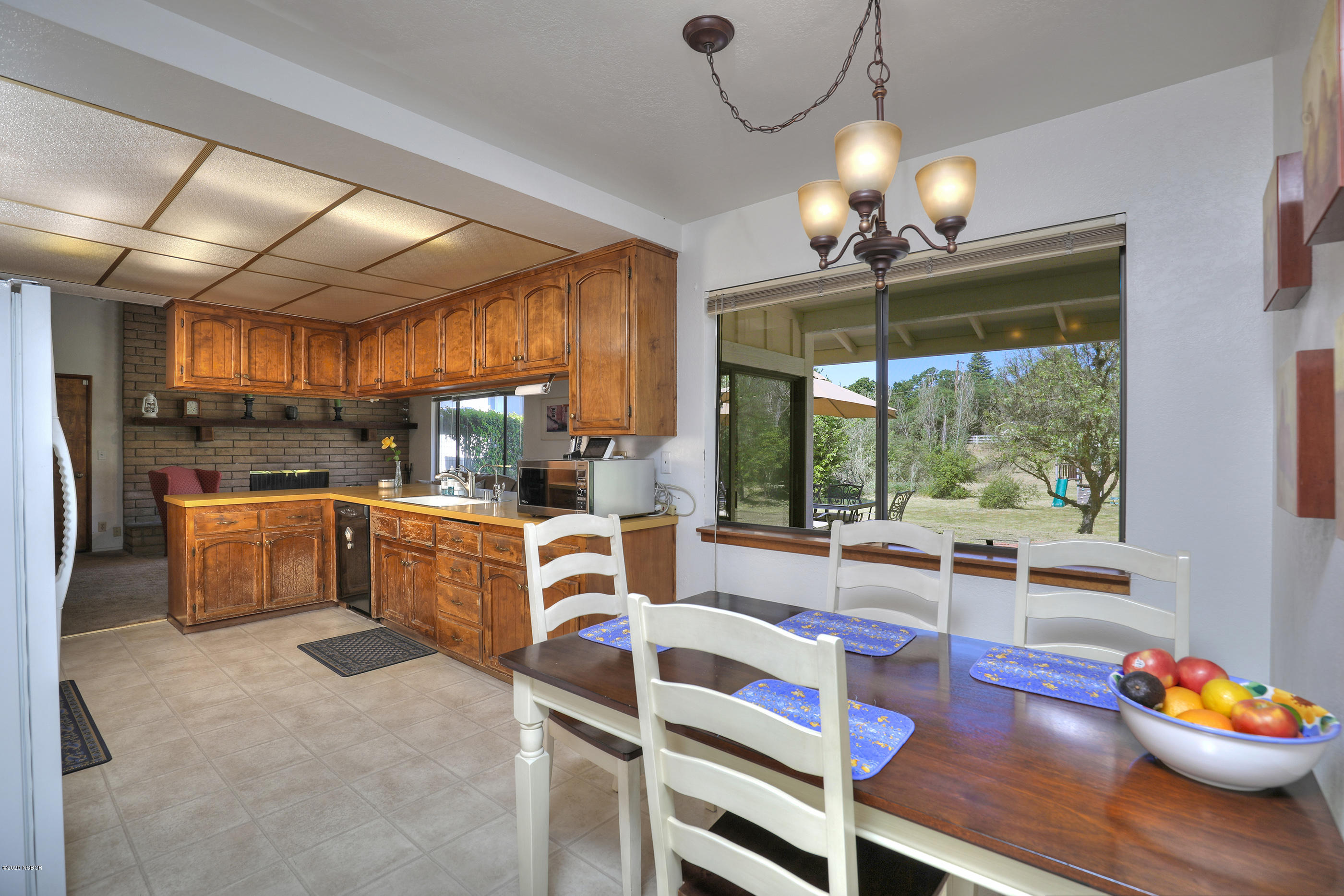 933 Old Ranch Road Solvang, CA 93463 - Photo 5 of 39 Kitchen & breakfast room
