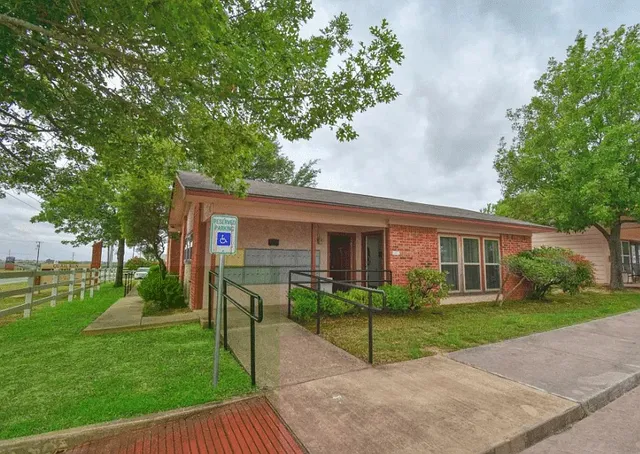 a view of a house with a backyard