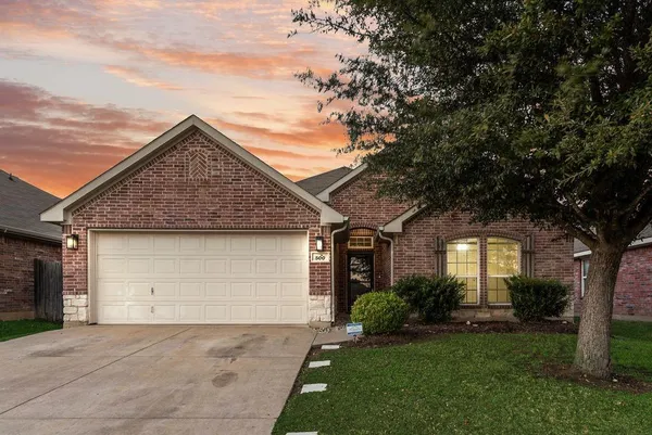 $279,500 | 500 Crescent Creek Lane, Fort Worth, TX 76140