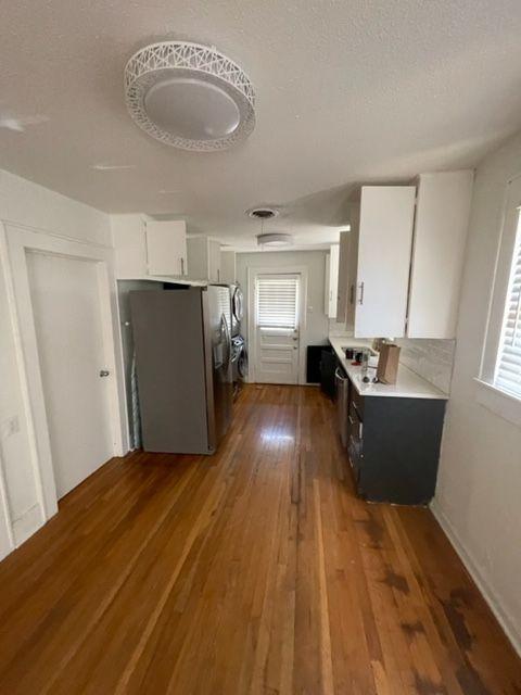 207 West 39th Street, Unit B Austin, TX 78751 - Photo 3 of 20 a living room with a couch and a chandelier