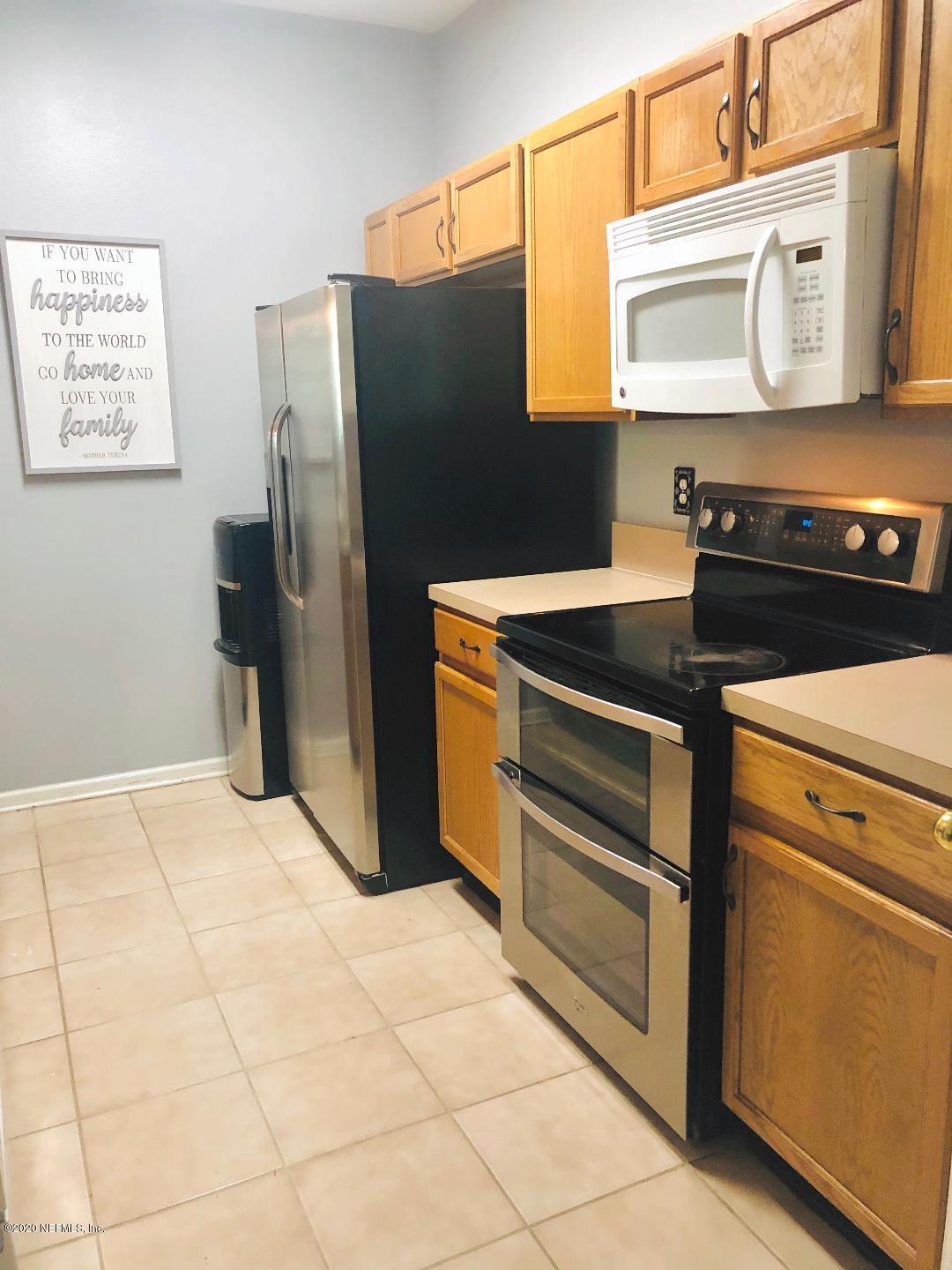 10550 Baymeadows Road, Unit 1015 Jacksonville, FL 32256 - Photo 3 of 8 KITCHEN