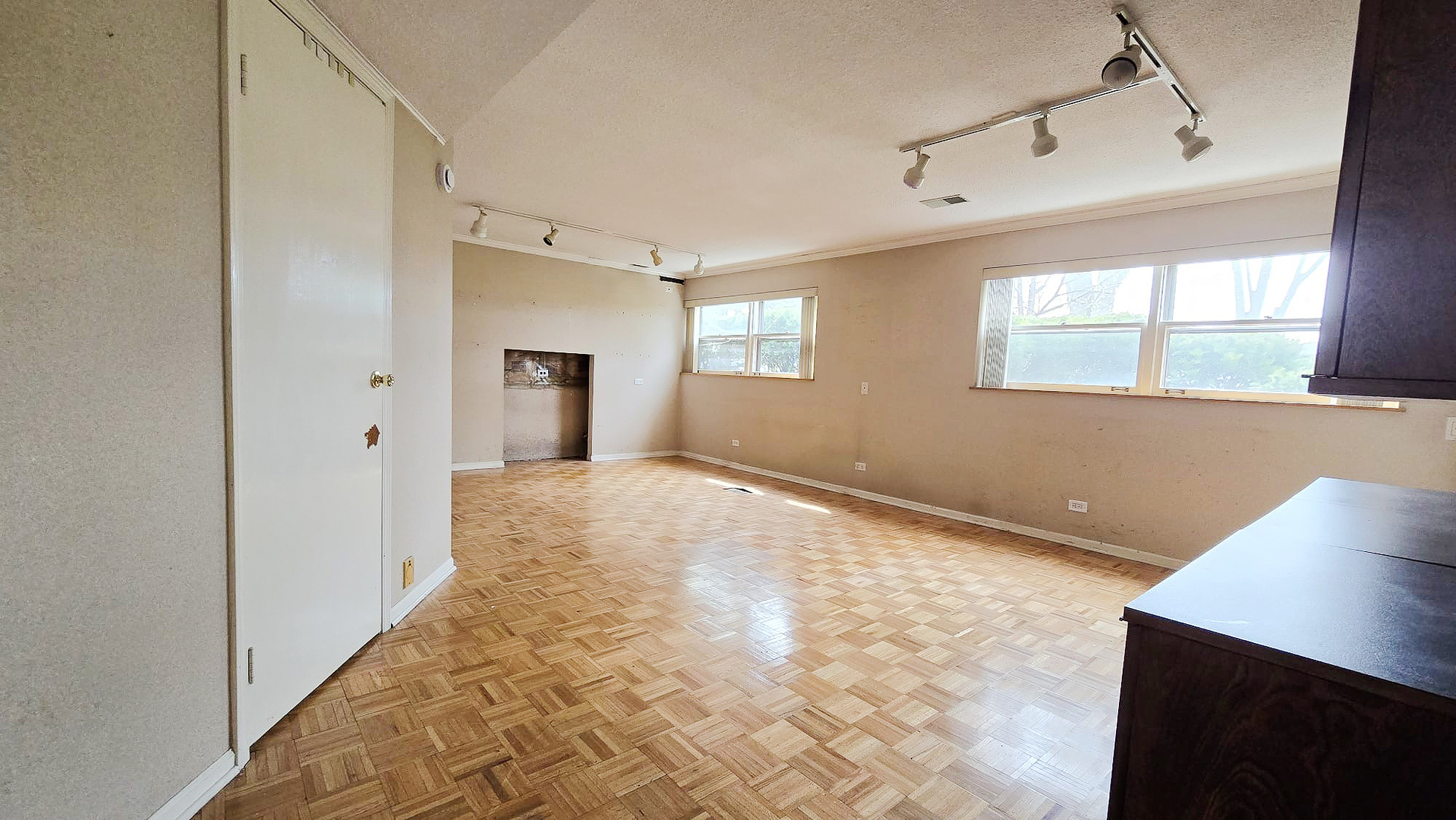 2736 Helen Drive Glenview, IL 60025 - Photo 29 of 47 a big room with windows and closet