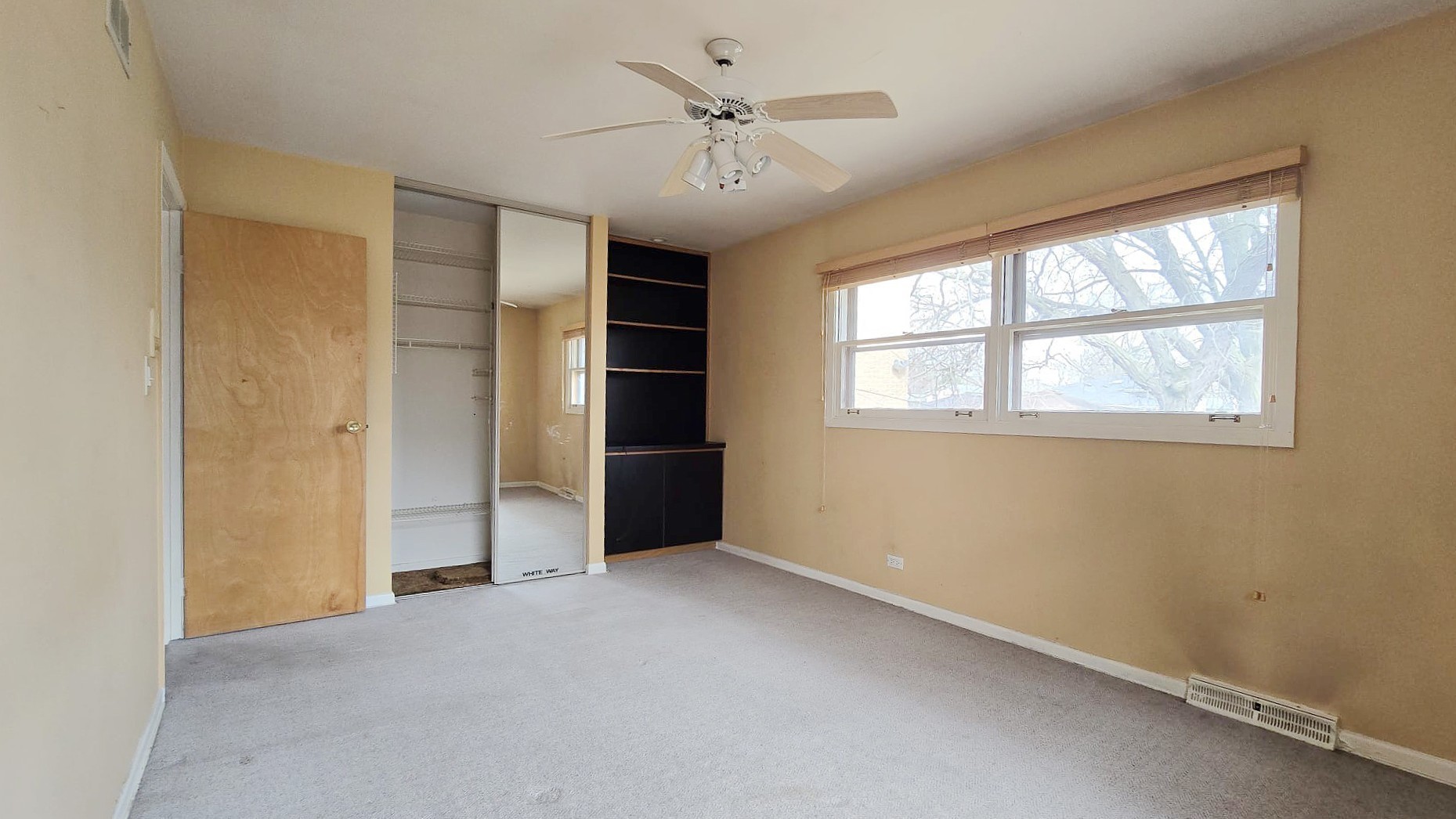 2736 Helen Drive Glenview, IL 60025 - Photo 34 of 47 an empty room with windows and closet