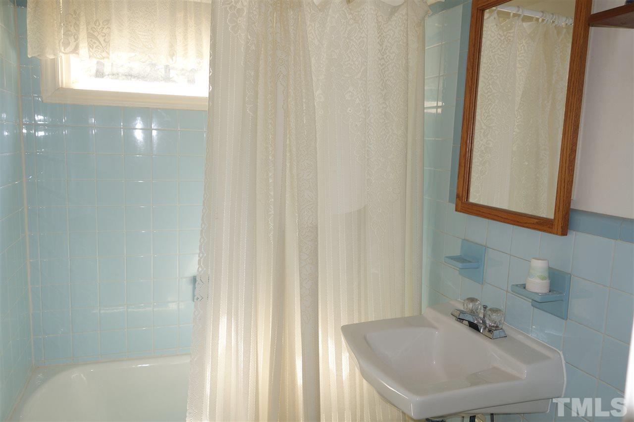 5700 Raleigh Road Kittrell, NC 27544 - Photo 15 of 20 This is the bath in the hall