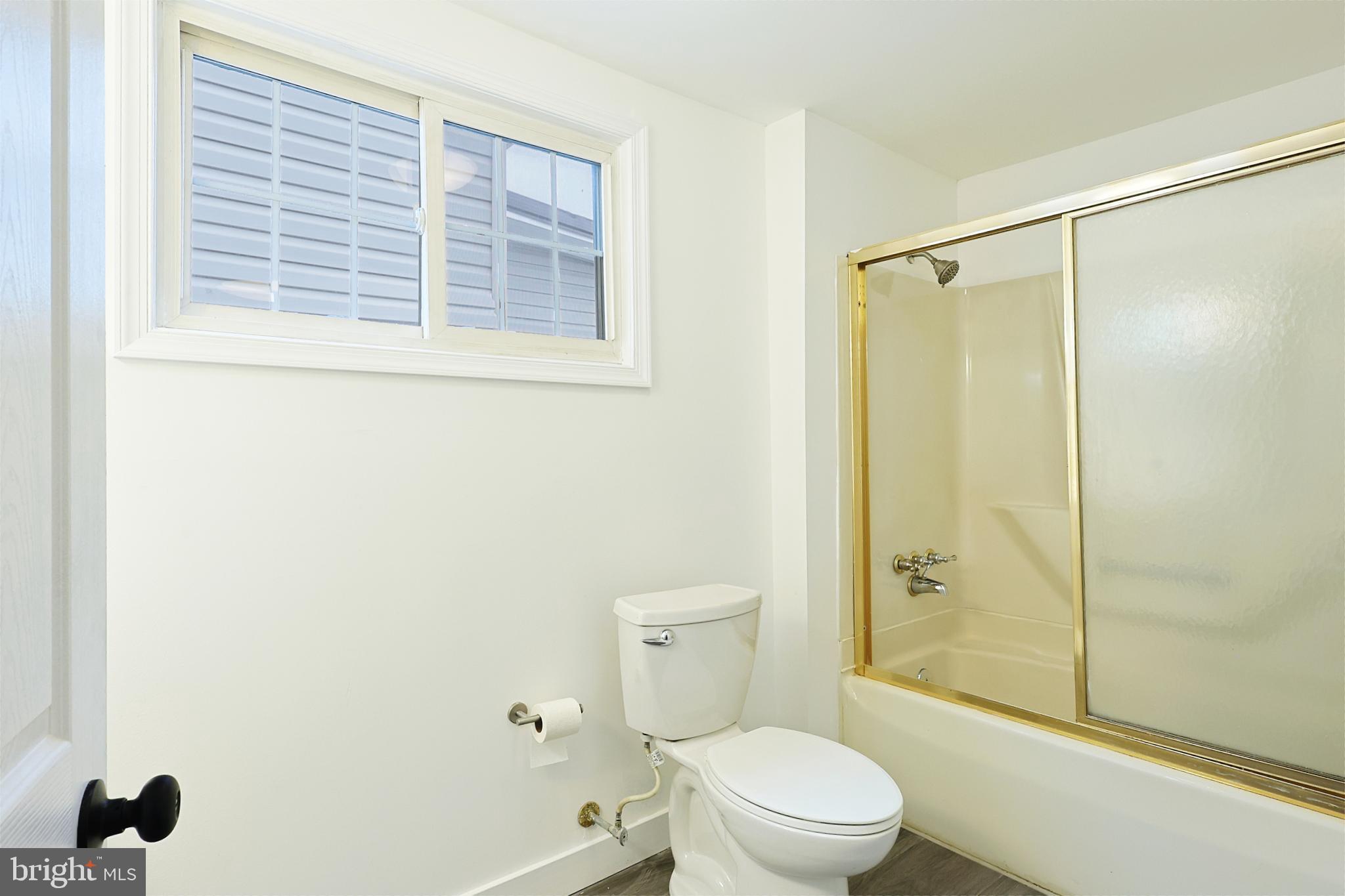 409 Springdale Street Cumberland, MD 21502 - Photo 45 of 69 2nd Floor Full Bath