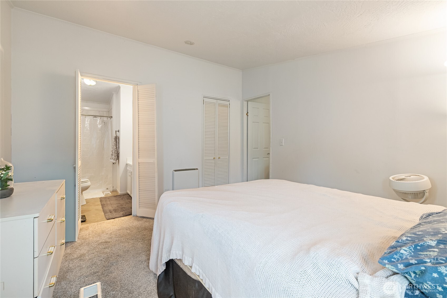 2350 Douglas Road, Unit 17 Ferndale, WA 98248 - Photo 23 of 32 a bedroom with a bed and a cabinets