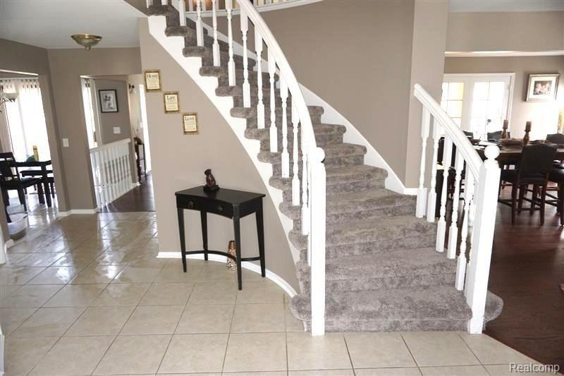 30880 Country Ridge Circle Farmington Hills, MI 48331 - Photo 3 of 37