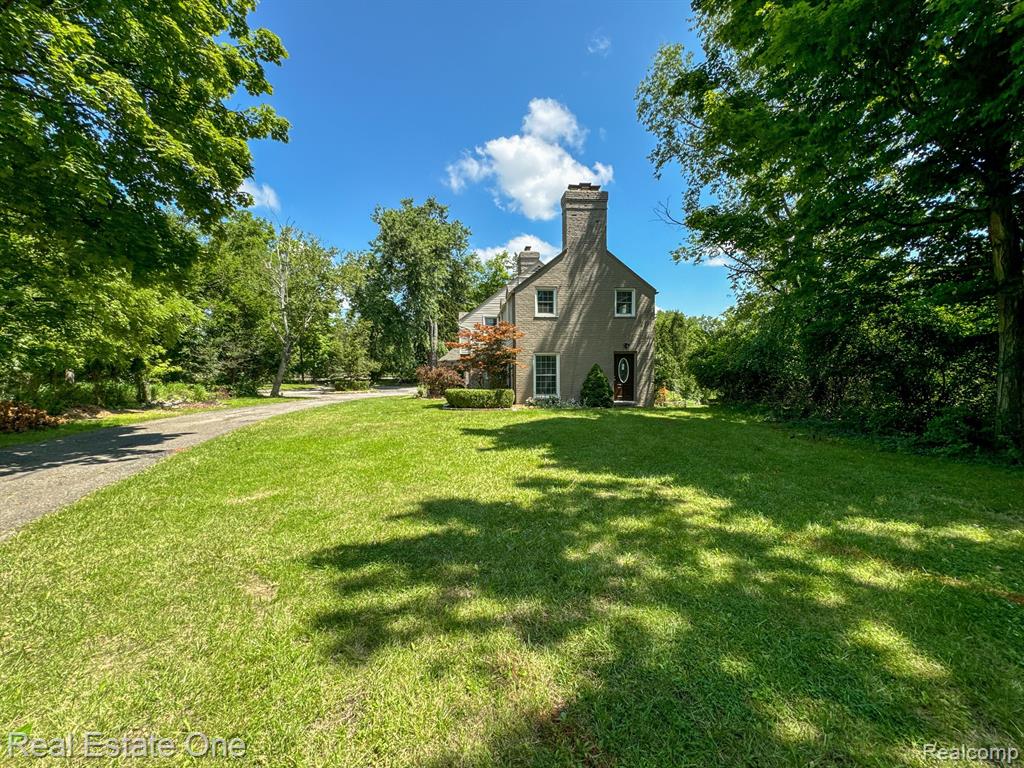 30600 Lahser Road Beverly Hills, MI 48025 - Photo 4 of 59