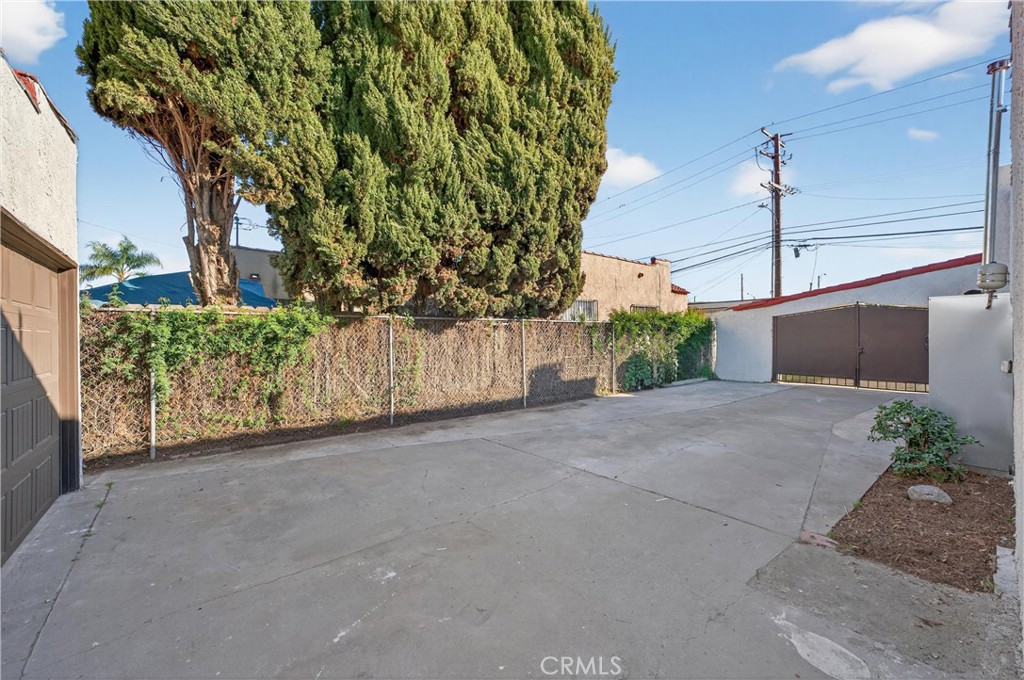 921 North Crane Avenue Compton, CA 90221 - Photo 15 of 17