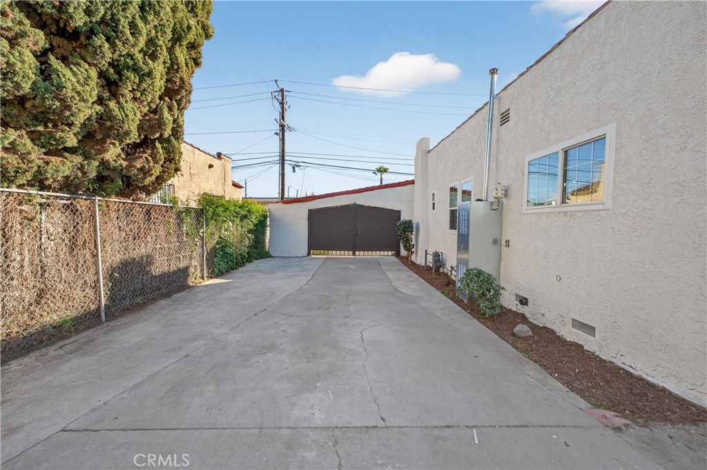 921 North Crane Avenue Compton, CA 90221 - Photo 16 of 17