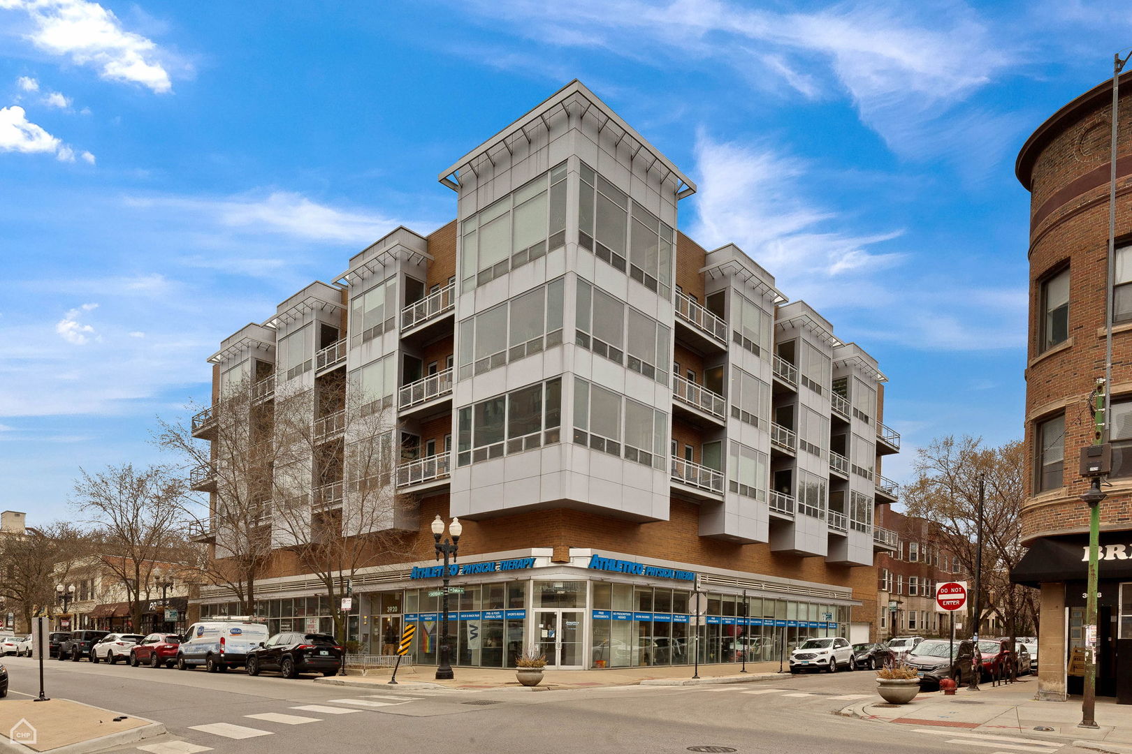 3920 North Sheridan Road, Unit 304 Chicago, IL 60613 - Photo 1 of 18 Gallery Image 1