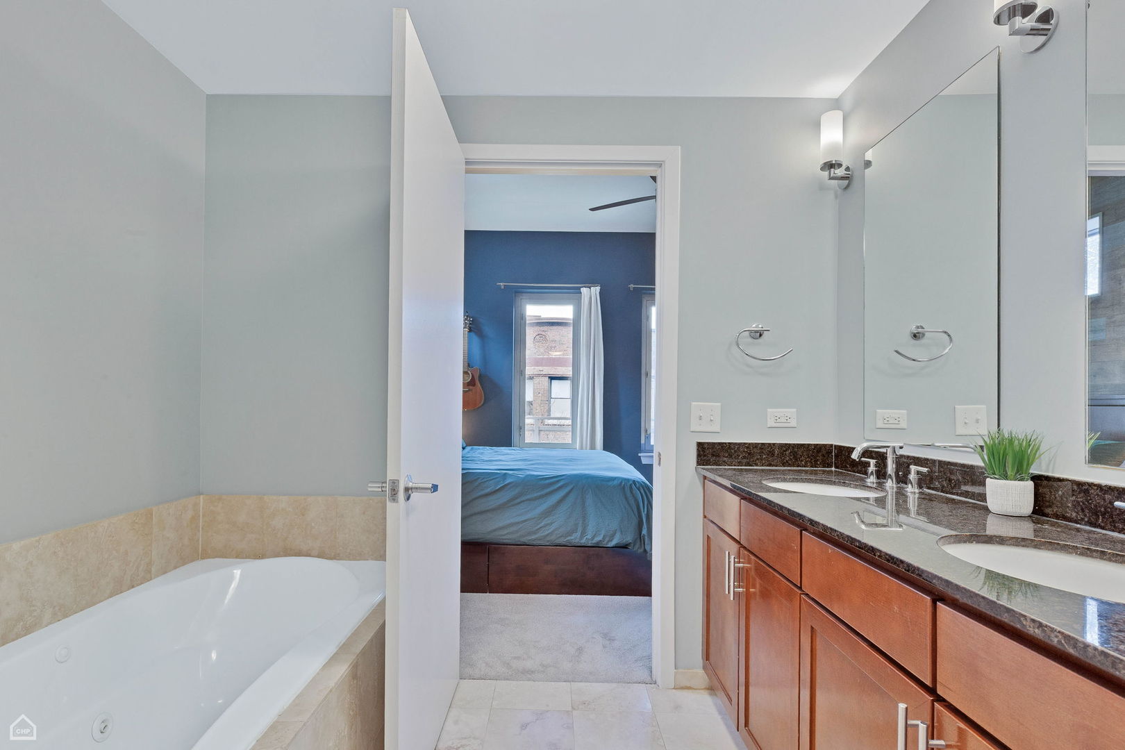 3920 North Sheridan Road, Unit 304 Chicago, IL 60613 - Photo 13 of 18 Gallery Image 13