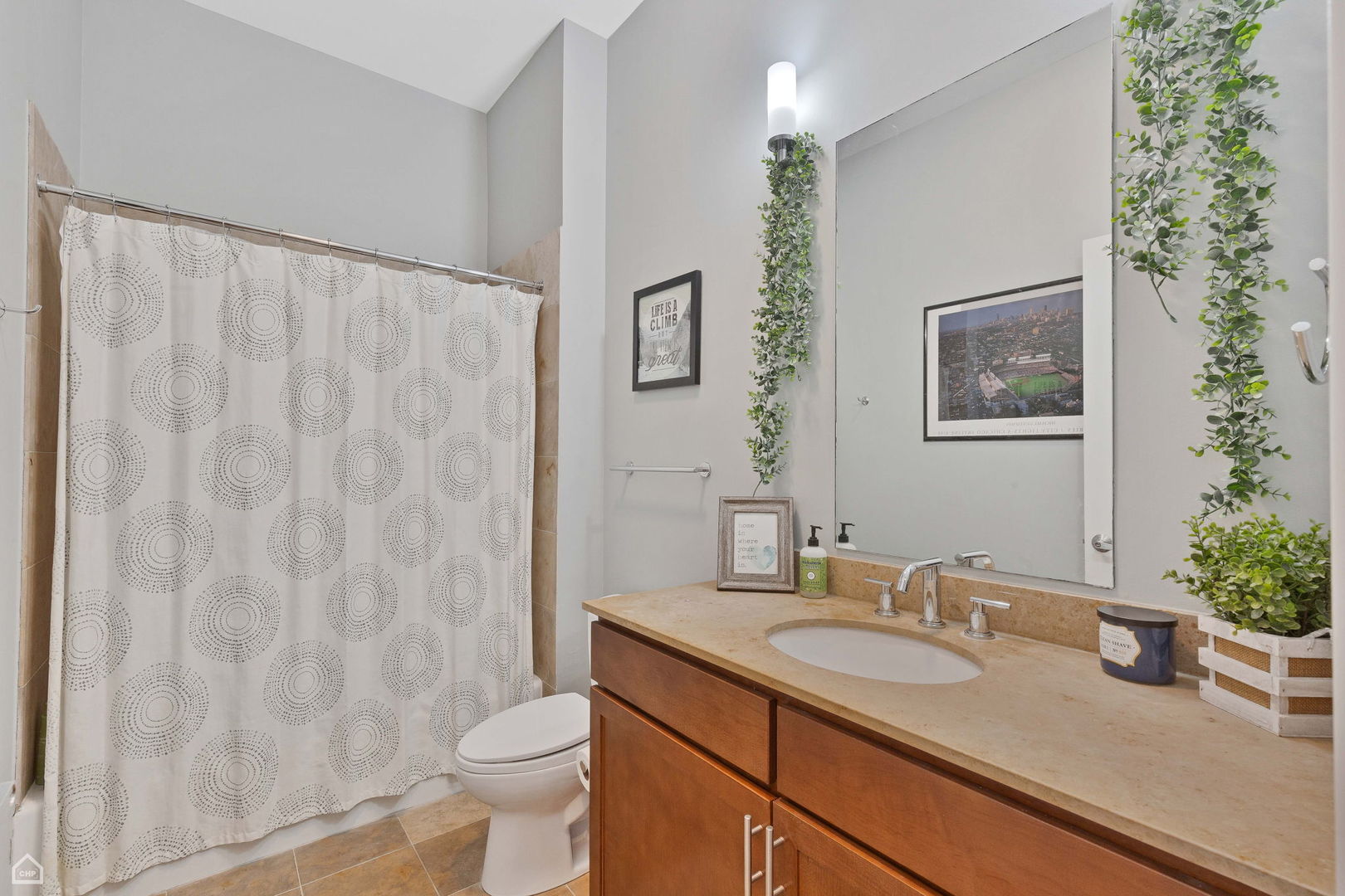 3920 North Sheridan Road, Unit 304 Chicago, IL 60613 - Photo 15 of 18 Gallery Image 15