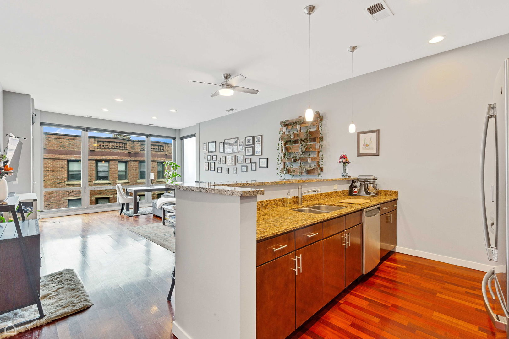3920 North Sheridan Road, Unit 304 Chicago, IL 60613 - Photo 6 of 18 Gallery Image 6