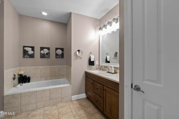 $319,900 | 132 Southridge Drive, Unit 1, Greeneville, TN 37743