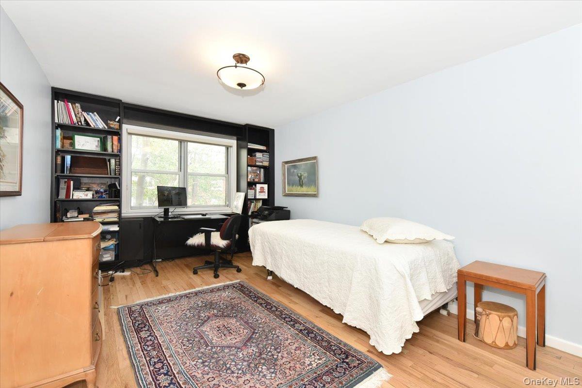 180 South Middle Neck Road, Unit 3K Great Neck, NY 11021 - Photo 14 of 20 2nd Bedroom