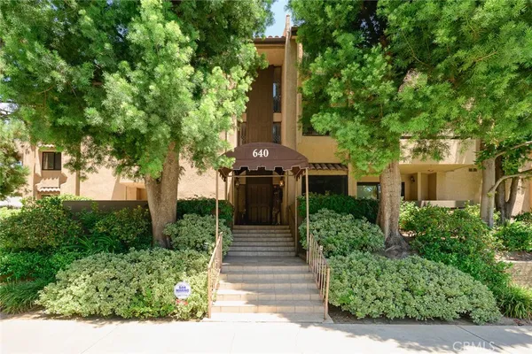 $859,900 | 640 South Lake Avenue, Unit 203, Pasadena, CA 91106