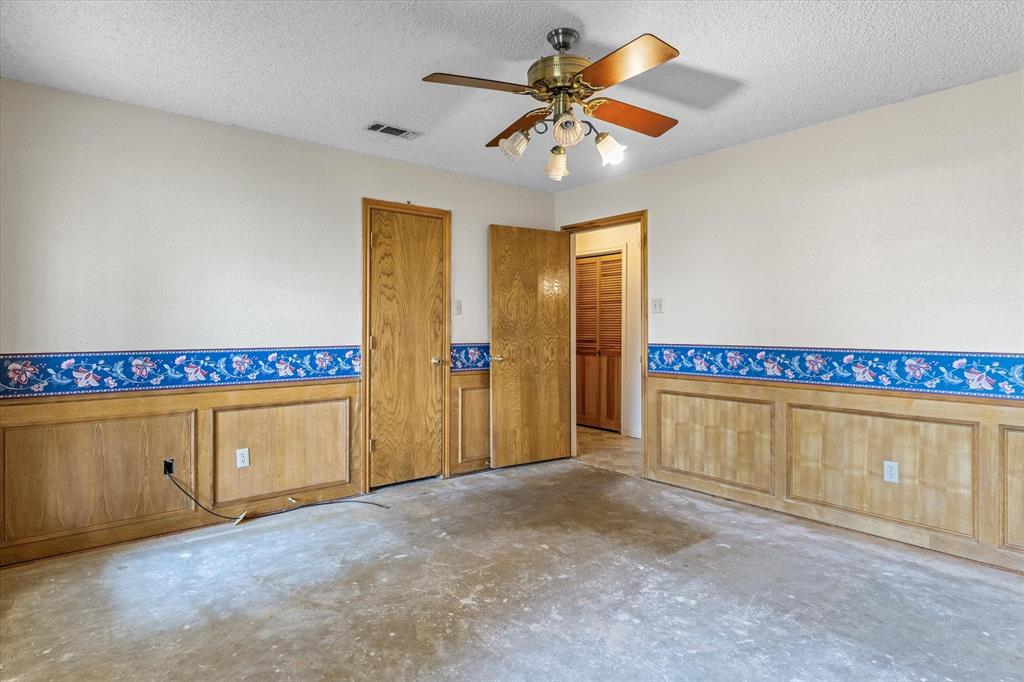 20880 State Highway 64 Canton, TX 75103 - Photo 20 of 36 a view of a livingroom with a furniture