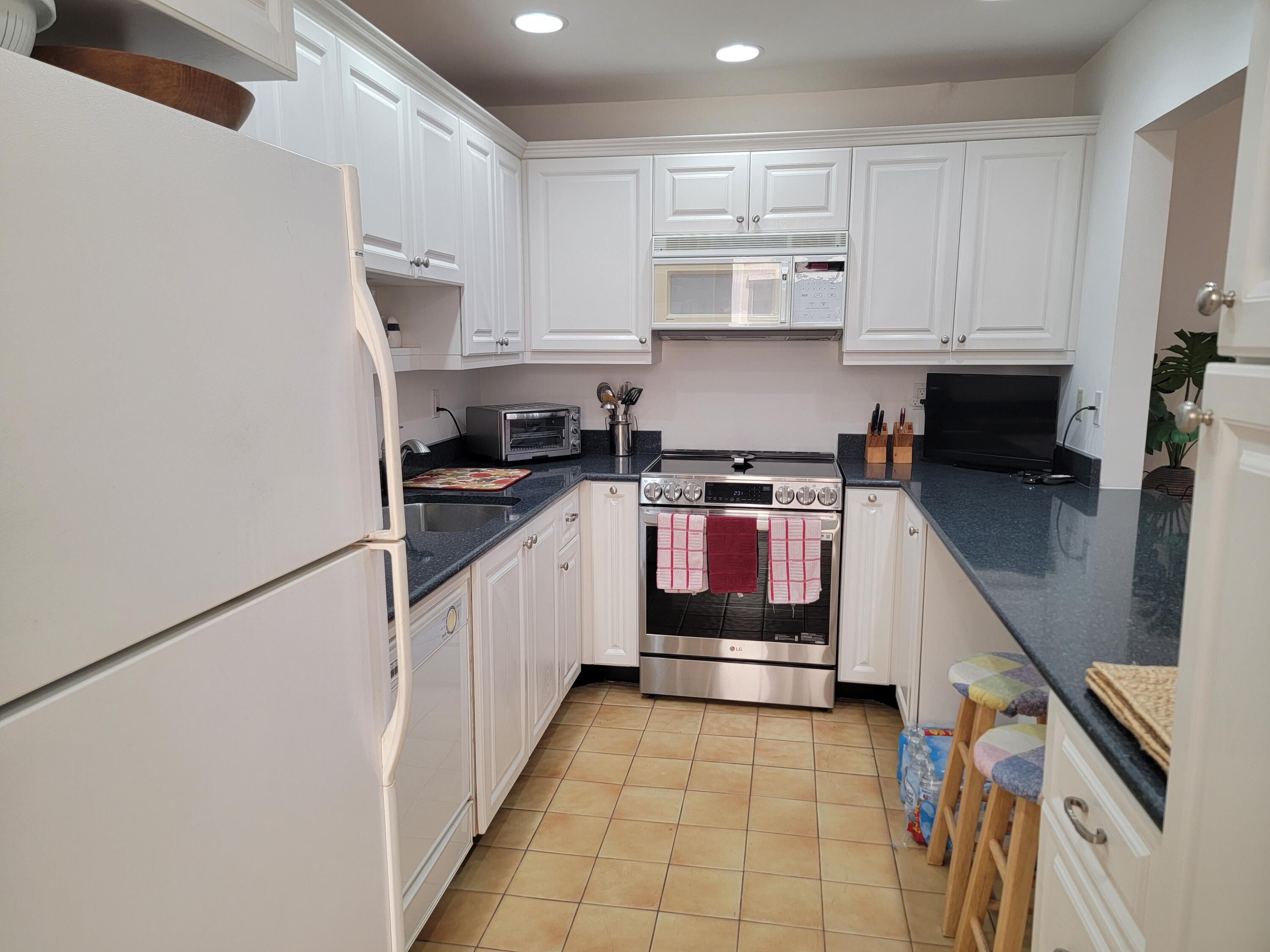 11115 Oakdale Road Boynton Beach, FL 33437 - Photo 12 of 30 20240827_143151