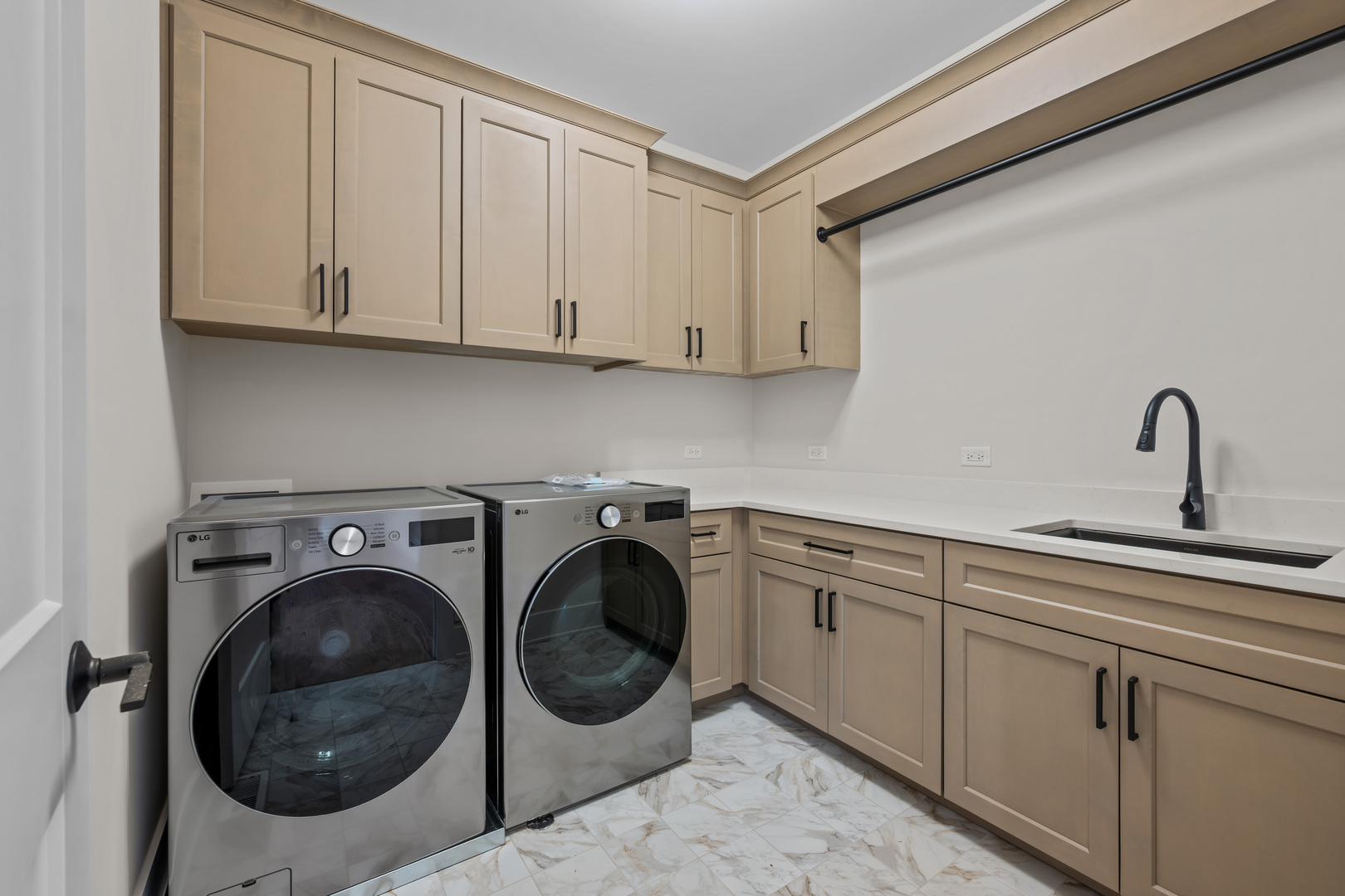 328 South Loomis Street Naperville, IL 60540 - Photo 31 of 43