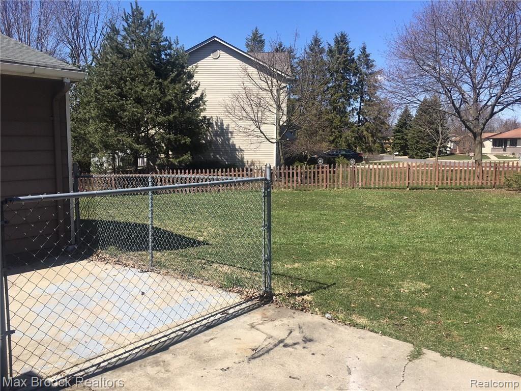 1600 Grace Avenue Rochester Hills, MI 48309 - Photo 15 of 17