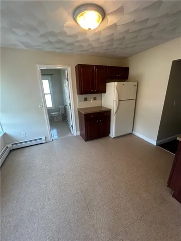 $1,800 | 575 Main Street, East Greenwich, RI 02818