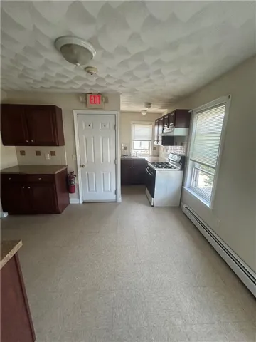 $1,800 | 575 Main Street, East Greenwich, RI 02818