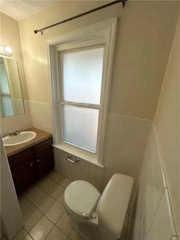 $1,800 | 575 Main Street, East Greenwich, RI 02818