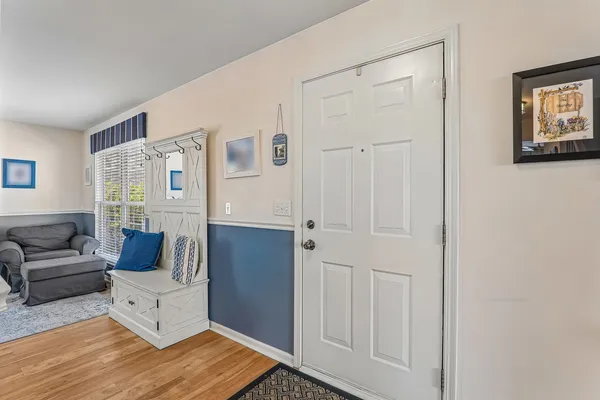 $525,000 | 806 Meadowridge Drive, Aurora, IL 60504