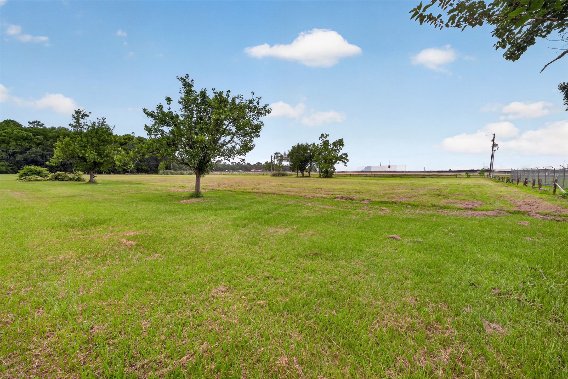 113 Dugat Road Winnie, TX 77665 - Photo 10 of 36