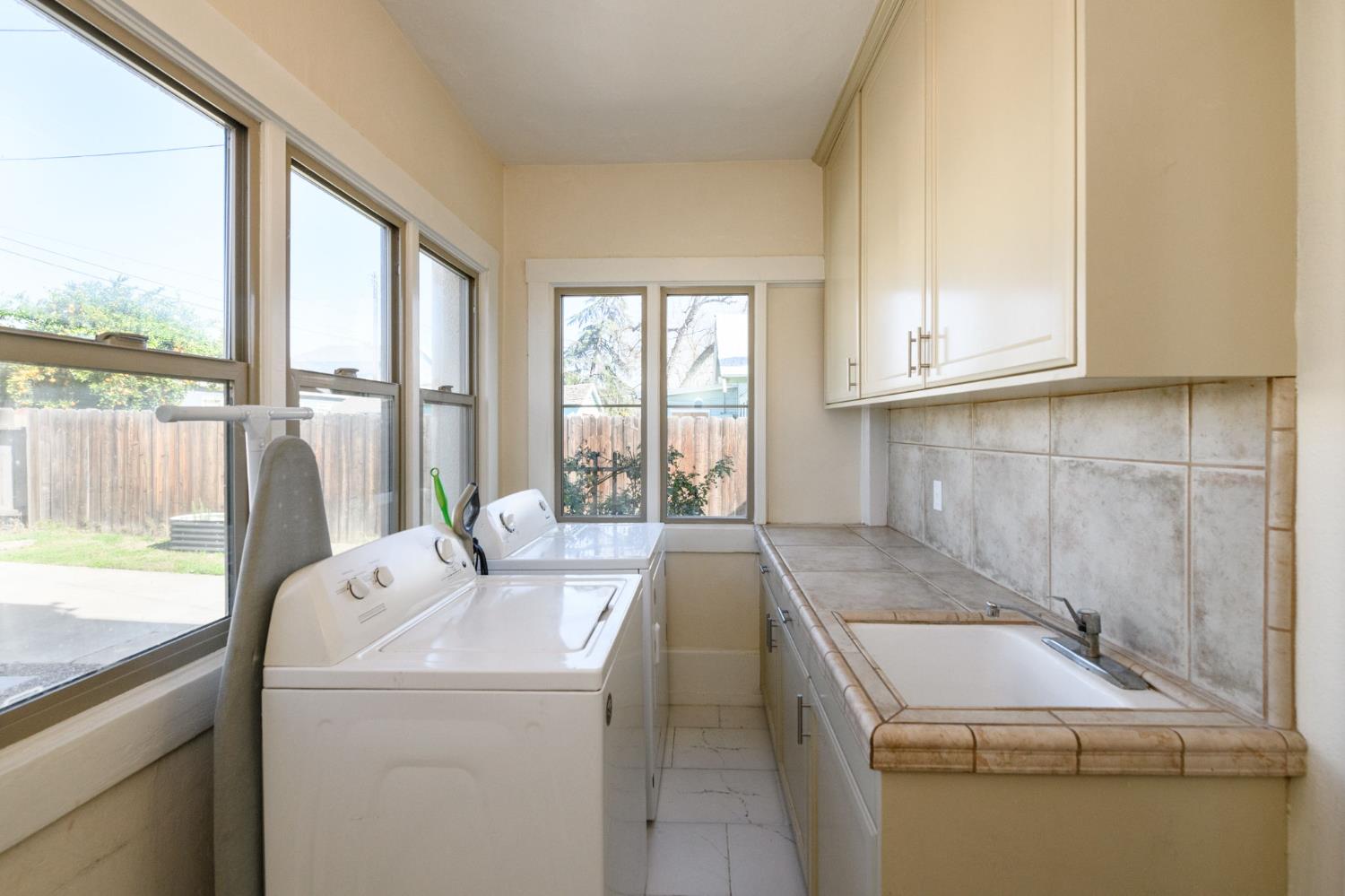 445 East Weldon Avenue Fresno, CA 93704 - Photo 15 of 21