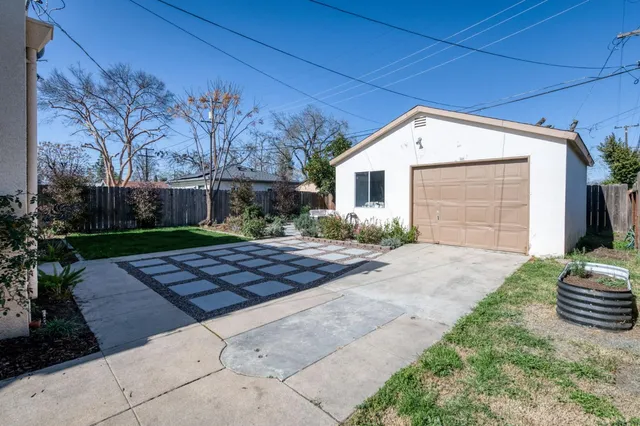 $399,000 | 445 East Weldon Avenue, Fresno, CA 93704