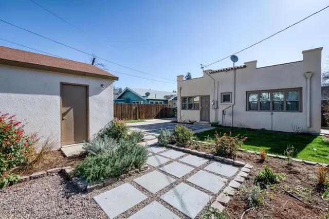 $399,000 | 445 East Weldon Avenue, Fresno, CA 93704