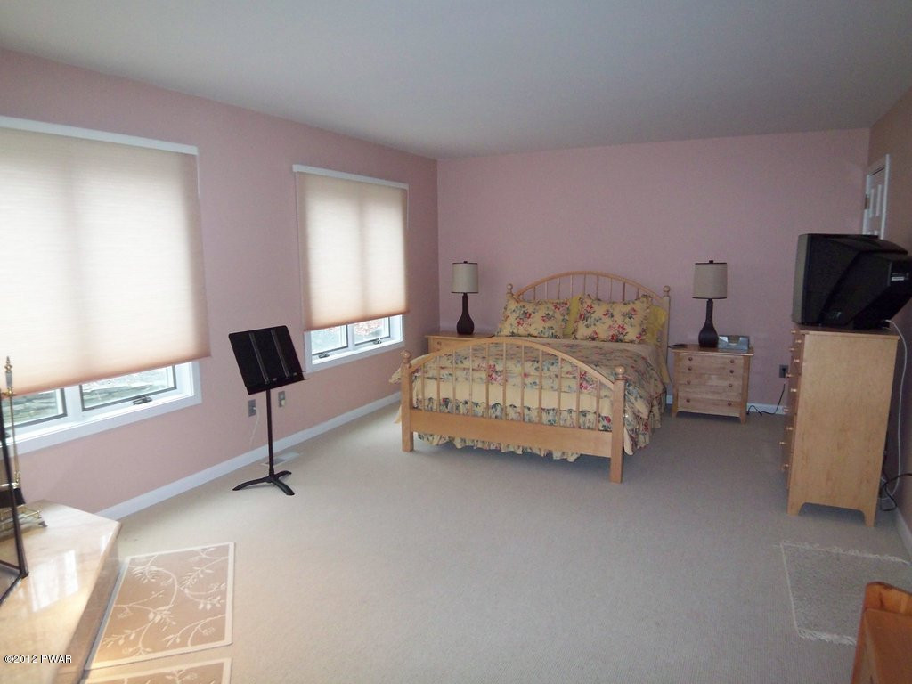1023 Stone Crop Road Hawley, PA 18428 - Photo 6 of 44