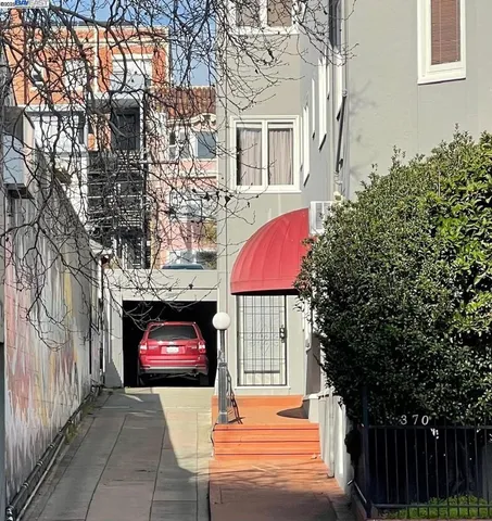$2,800 | 370 Grand Avenue, Oakland, CA 94610
