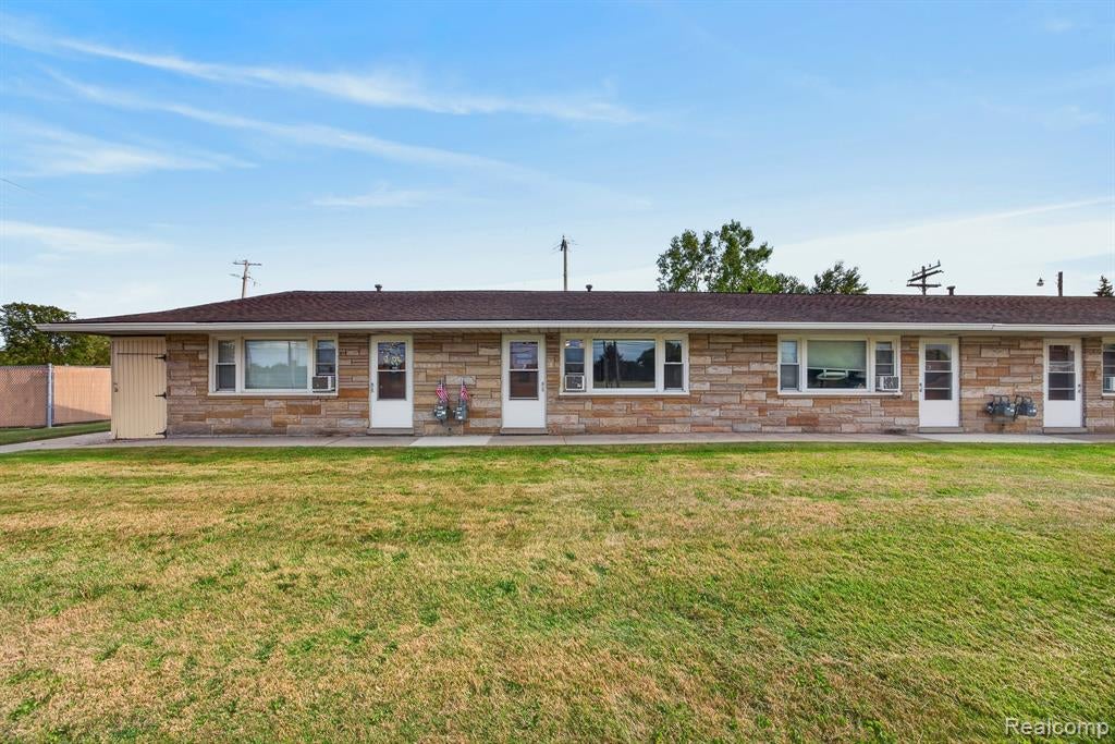 12523 Pennsylvania Road, Unit 2 Riverview, MI 48193 - Photo 2 of 18 Gallery Image 2