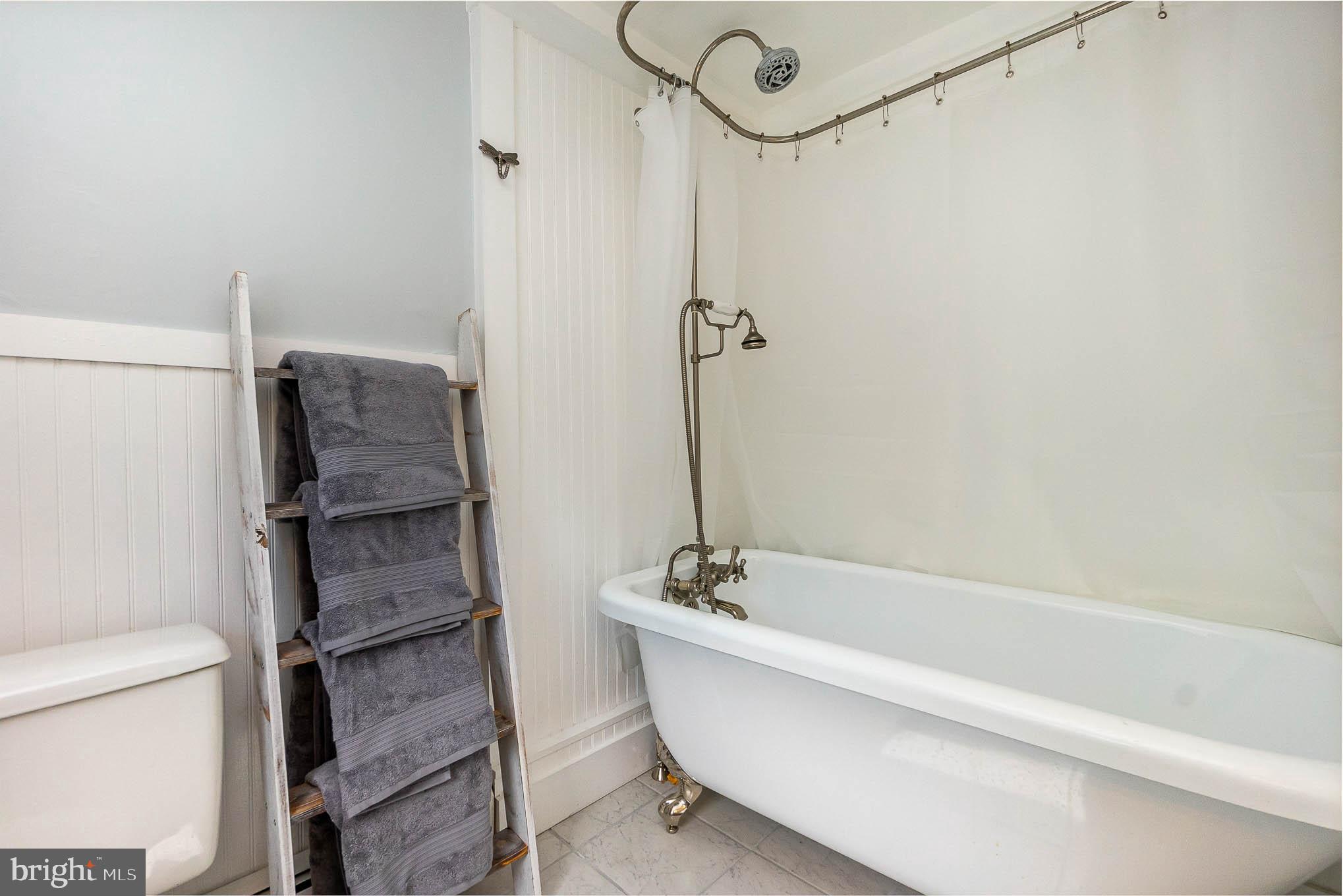 2515 Whitt Road Kingsville, MD 21087 - Photo 49 of 64 Claw foot tub