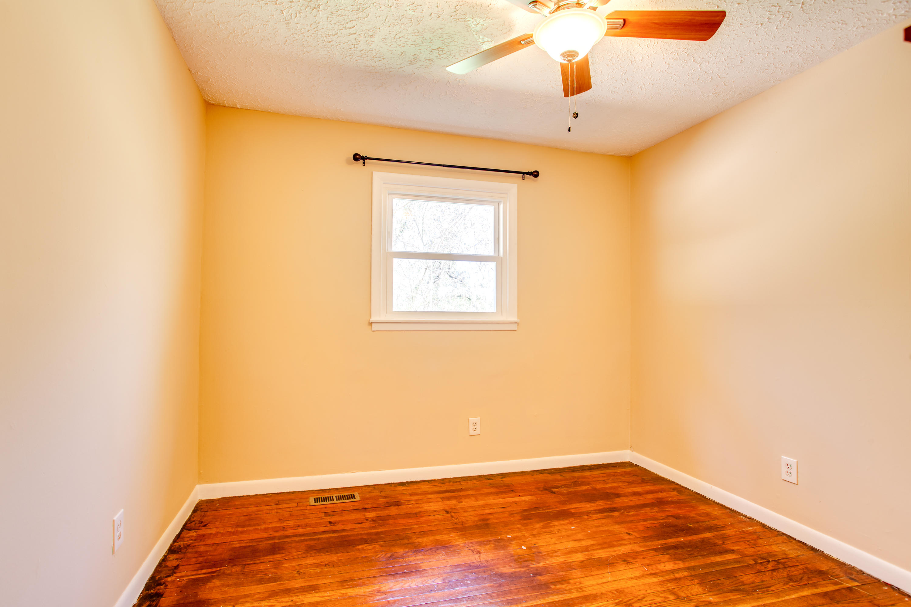 4721 Rohar Road Knoxville, TN 37921 - Photo 21 of 27 022IMG_0478_blended200202-4-4721RoharRdK