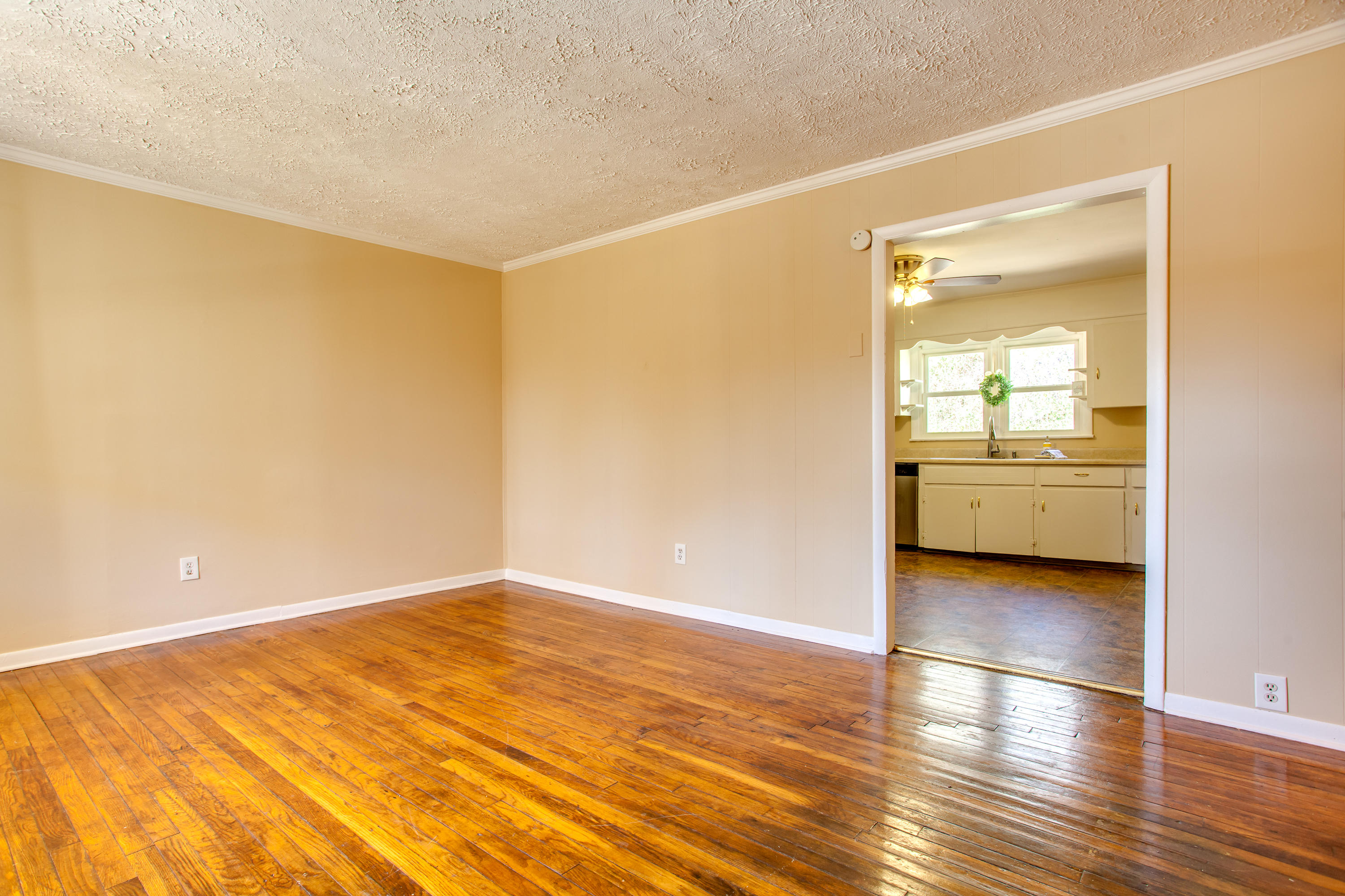 4721 Rohar Road Knoxville, TN 37921 - Photo 5 of 27 006IMG_0415_blended200202-4-4721RoharRdK