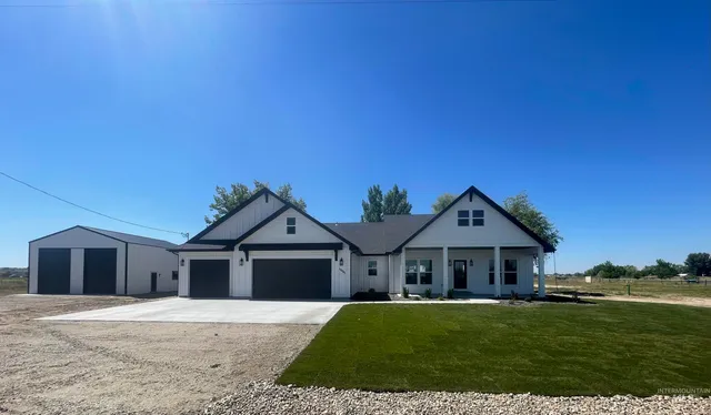 $824,900 | 4695 County Line Road, New Plymouth, ID 83655