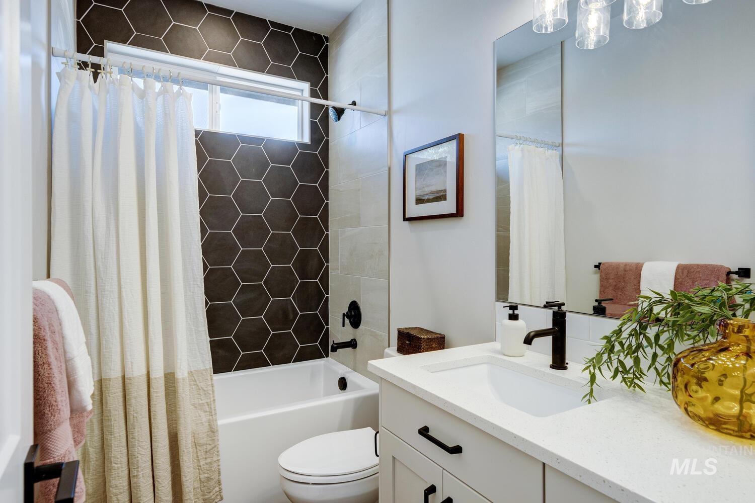 4695 County Line Road New Plymouth, ID 83655 - Photo 29 of 49 Bathroom featuring vanity and shower / bathtub combination with curtain