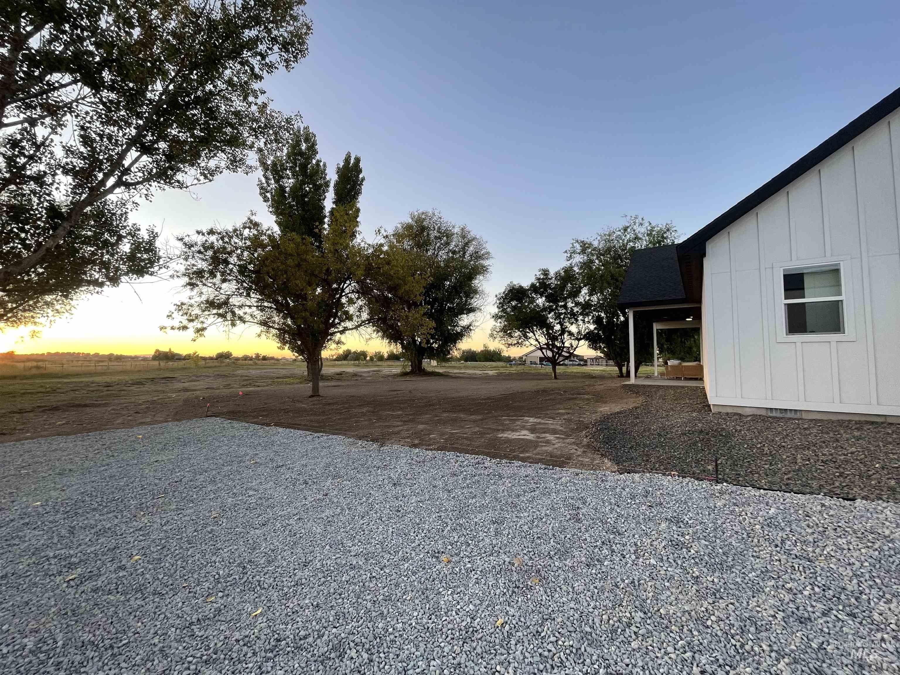 4695 County Line Road New Plymouth, ID 83655 - Photo 40 of 49 View of yard at dusk