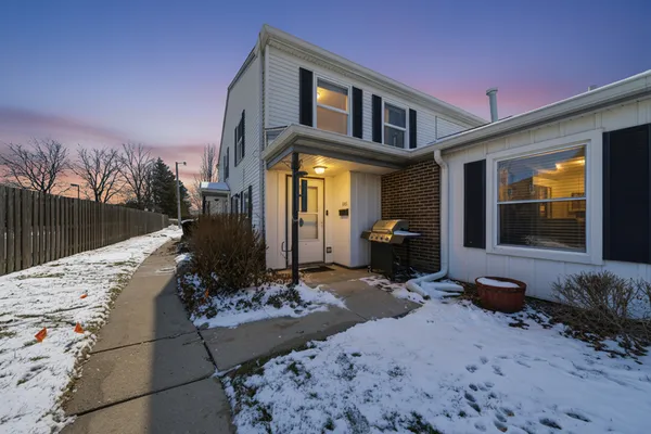 $265,000 | 805 Wellington Avenue, Unit 805, Elk Grove Village, IL 60007